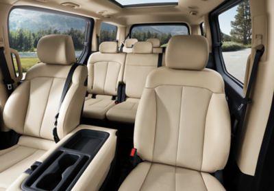 A picture of the all-new STARIA Wagon's ample space for people or cargo. 