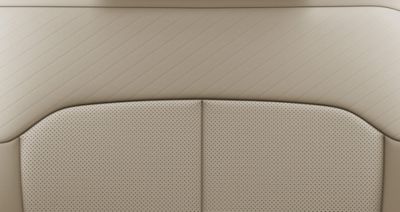 A picture of the all-new STARIA interior in two-tone Black and Beige.	